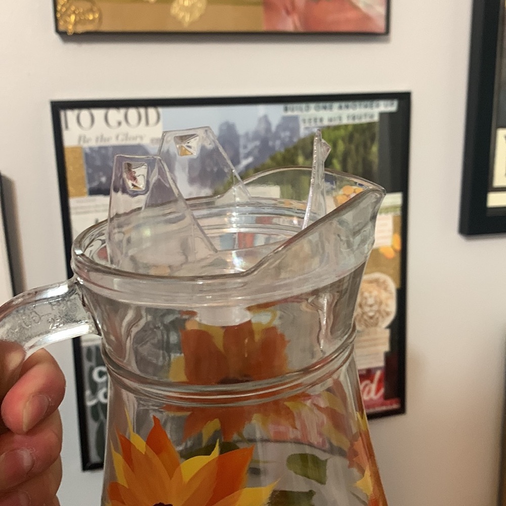 Glass Sunflower Pitcher - Picture 5 of 5